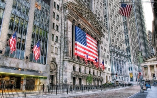 科技股震荡之际，投资者密切关注美联储的动向及企业财报信号